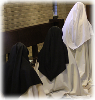 3-nuns-praying-in-choir.png